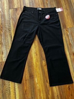 Levi’s Totally Slimming Bootcut Jeans Mid Rise Denim Black Size 18W Short NWT
